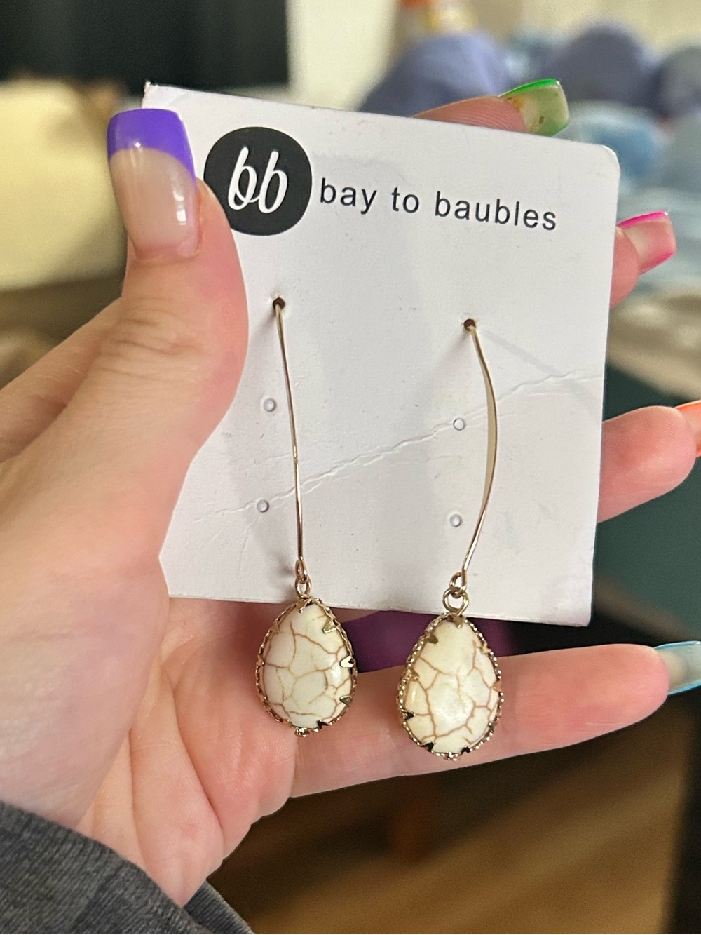 Bay to Baubles Cream Teardrop Threader Dangle Earrings